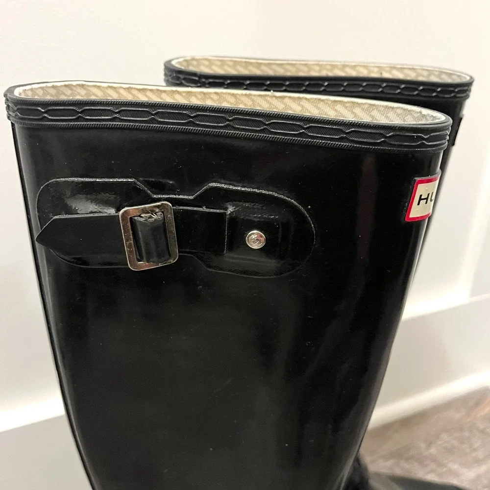 Hunter Original Black Glossy Tall Rain Boots in Size 9